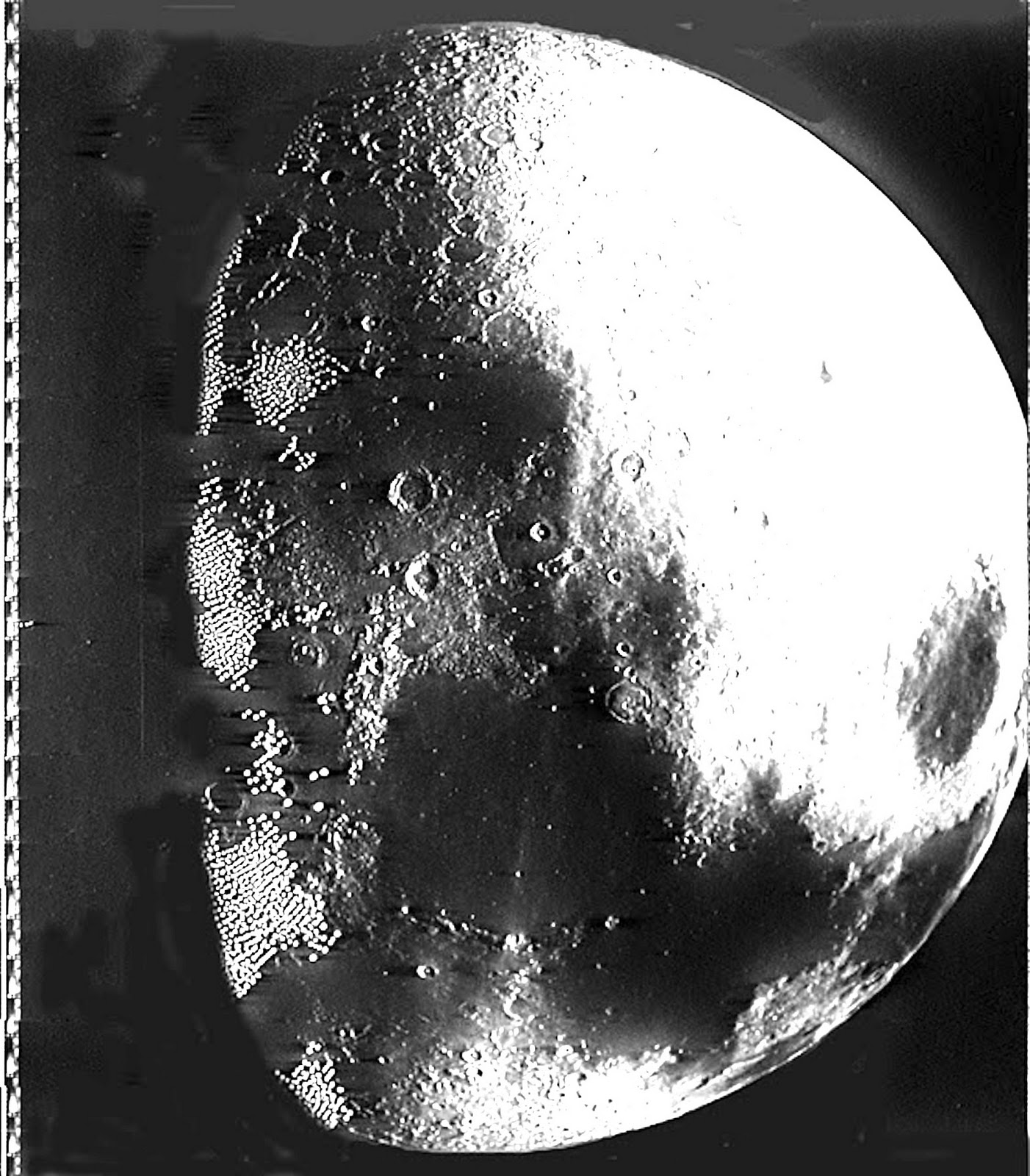 UFO%252C+sighting%252C+moon%252C+hollow%252C+space +station%252C+artificial%252C+structure%252C+death star%252C+WTF%253F1.jpg